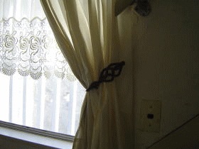 �A�C�A���J�[�e�����[���@�u���b�N