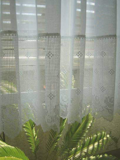 クロシェ編み風のカフェカーテン
