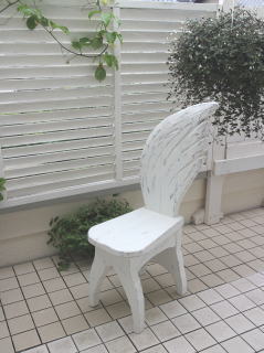 羽の椅子